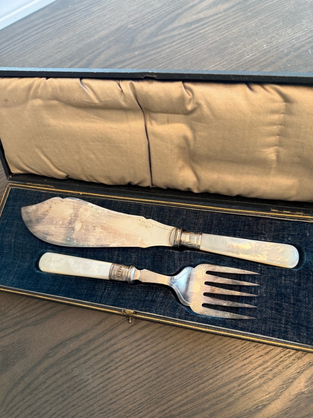ANTIQUE BRITISH SILVER-PLATED LUXURY FISH SERVING SET